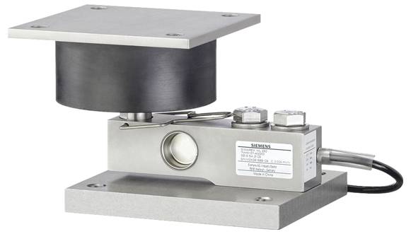 Weißes modulares DIN-Schiengerät, rechteckig, mit Anschlüssen und Befestigungsschlitzen, verwendet für elektrische Installationen und Schaltungsverwaltung.