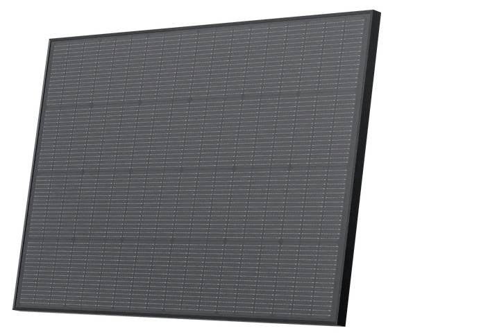 Ein schwarzes Solarpanel mit einem Gittermuster, von einem Winkel aus betrachtet.