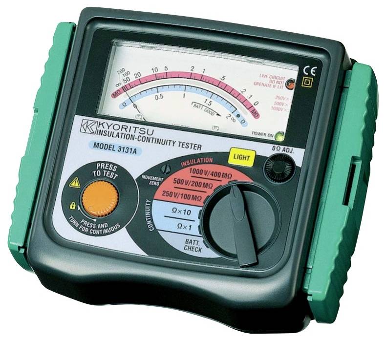 Kyoritsu Modell 3131A Isolationsprüfer mit Zeigerinstrument, Prüftaste und Anzeigelampe; misst elektrischen Widerstand.