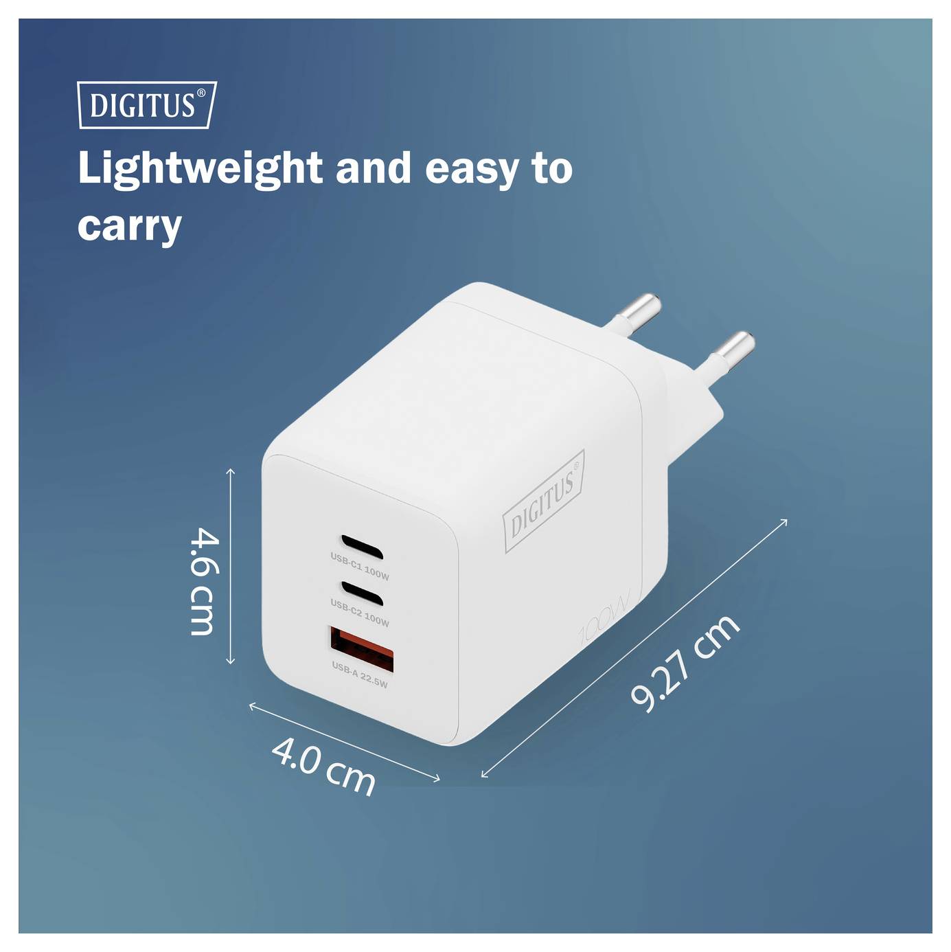 Ein weißes rechteckiges USB-Ladegerät mit zwei Anschlüssen, beschriftet mit „USB A