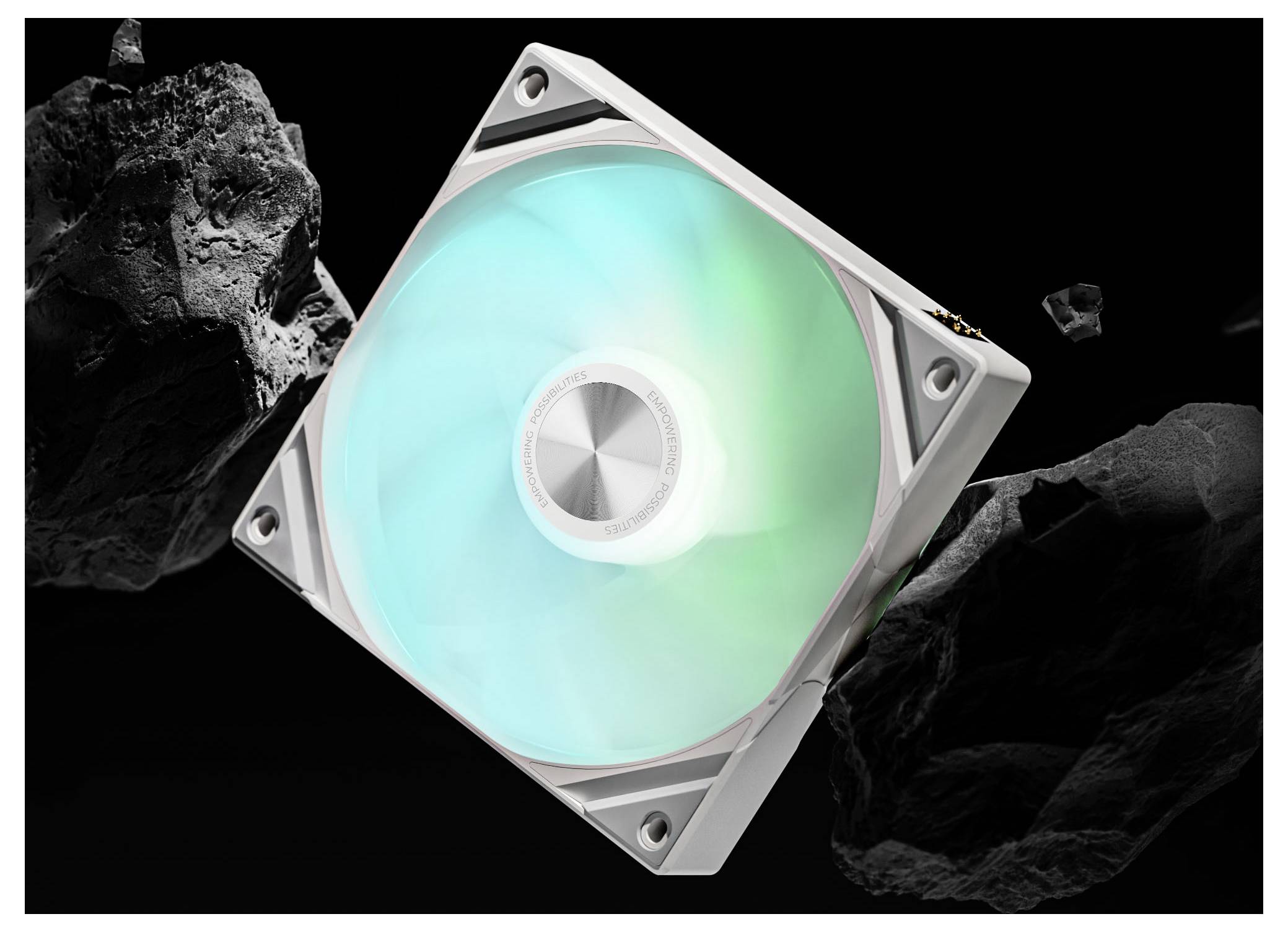 Ein glühender PC-Lüfter strahlt ein sanftes blaues Licht aus, umgeben von schwebenden dunklen Felsen vor schwarzem Hintergrund, was Weltraum oder Schwerelosigkeit andeutet.