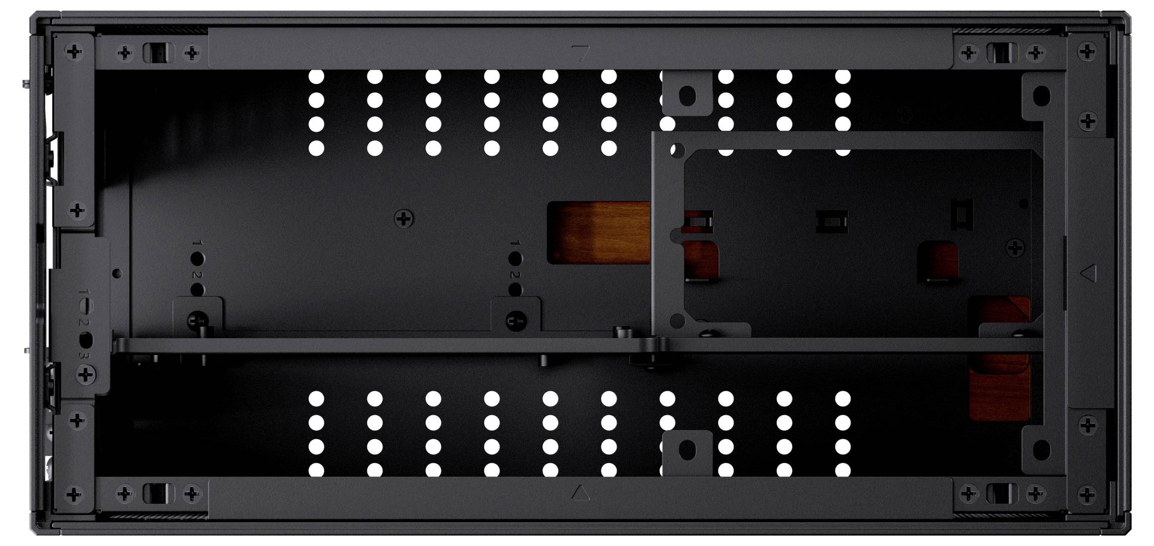 Ein schwarzes Computergehäuse mit modernem geometrischem Design, das ein Seitenpaneel-Fenster und mehrere Erweiterungssteckplätze aufweist.