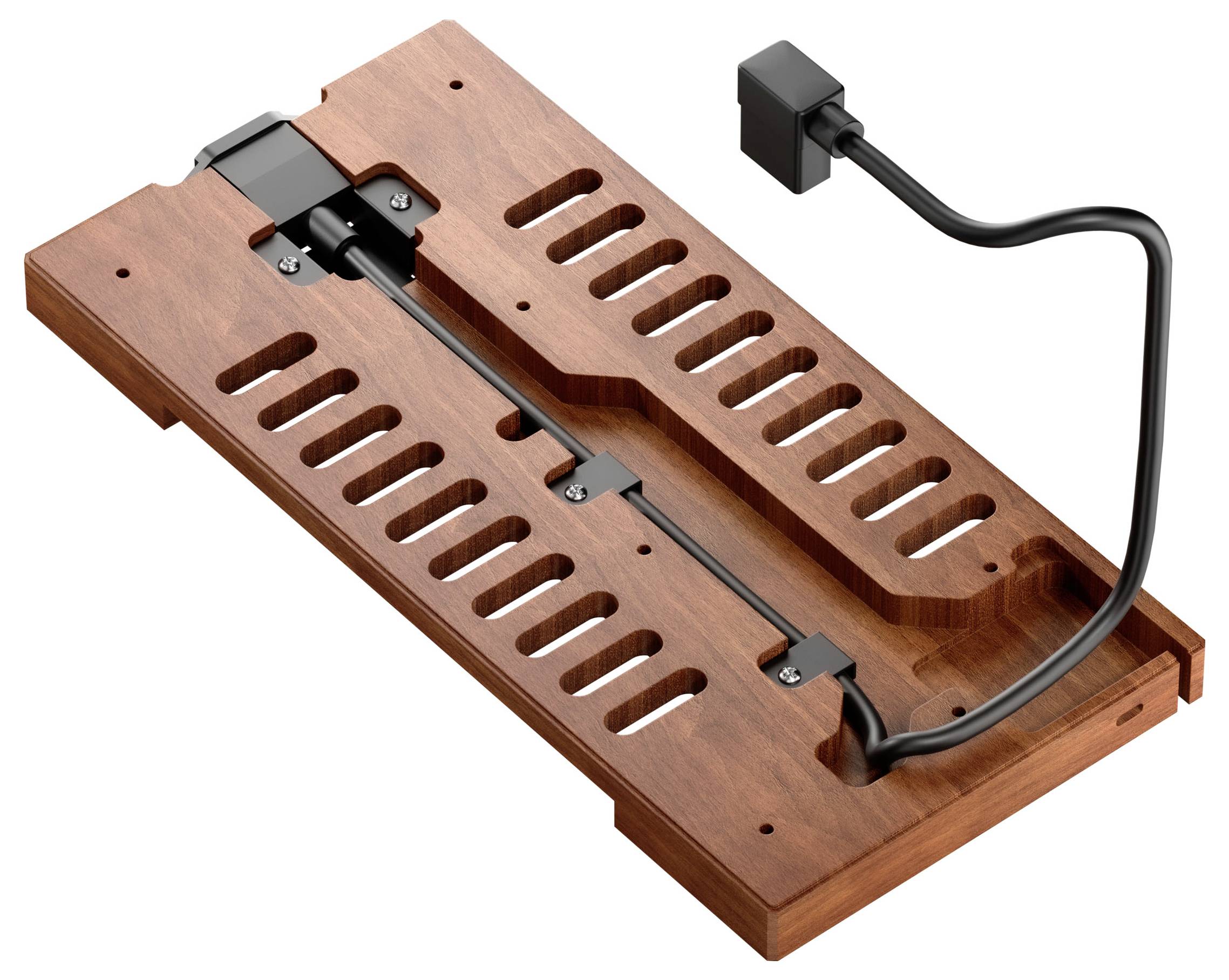 Kunststoffkabelführungsrinne mit mehreren Schlitzen, unter einer Oberfläche montiert. Sie hat ein aufgewickeltes Kabel, das mit einem rechteckigen Adapter verbunden ist.