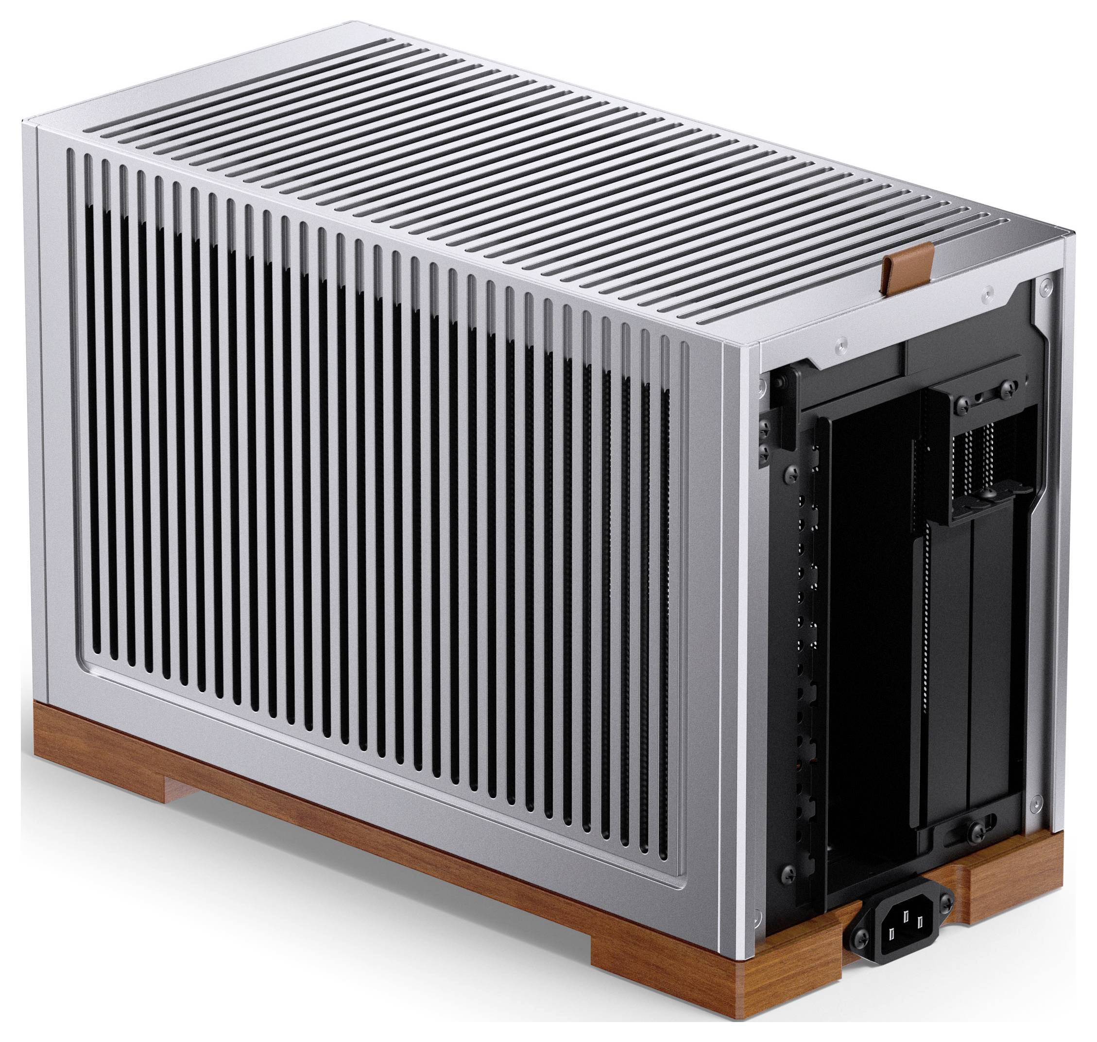 Ein elegantes, metallisches Desktop-Computer-Gehäuse mit vertikalen Belüftungsschlitzen und Holzakzenten, das ein offenes Paneel mit sichtbaren internen Steckplätzen zeigt.