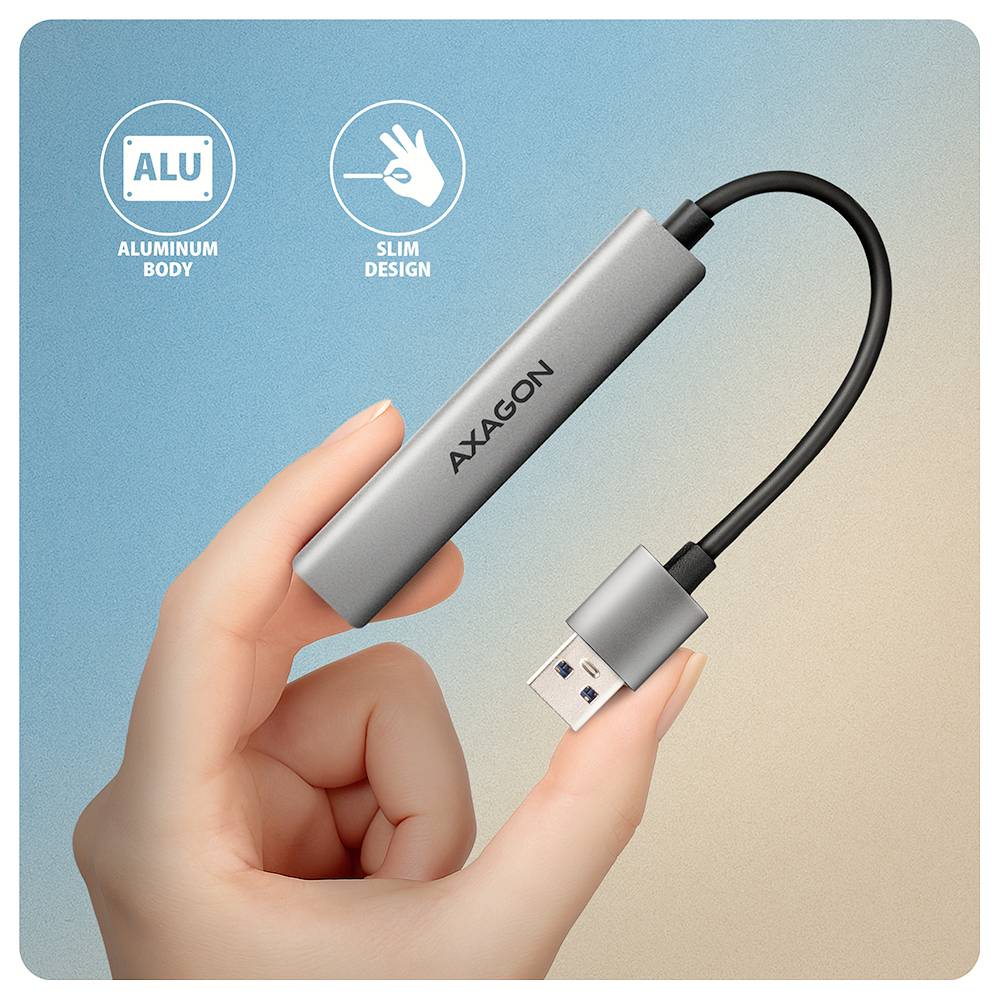 Eine Hand, die ein schlankes, graues rechteckiges Gerät mit der Aufschrift „Axagon