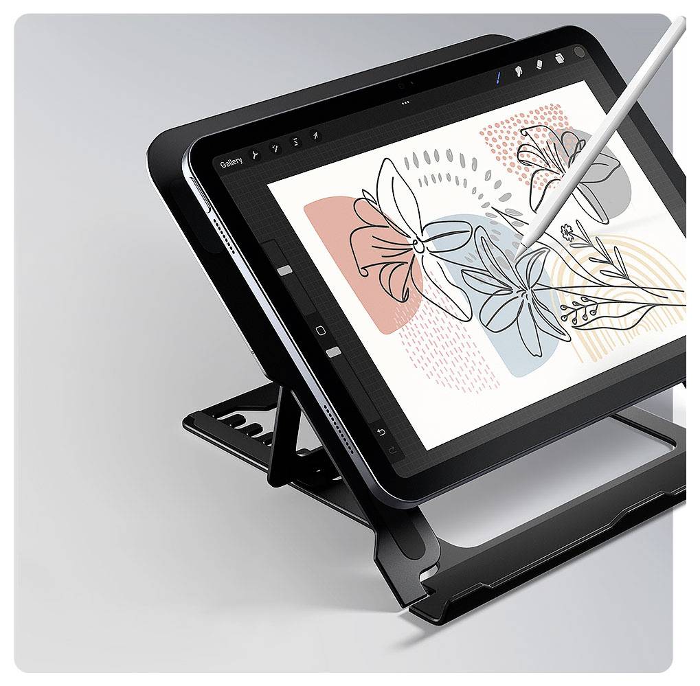 Ein digitales Tablet auf einem Ständer zeigt Blumenmotiv-Kunstwerke, die mit einem Stylus erstellt werden, mit abstrakten Blüten in Pastellfarben.