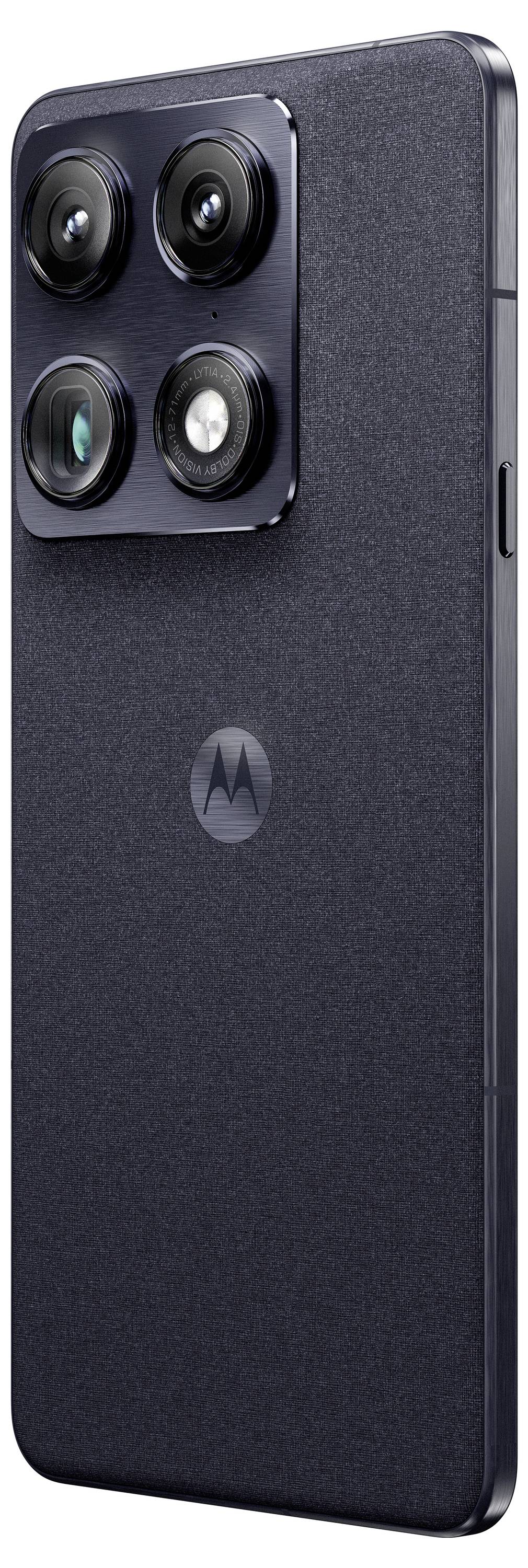 Ein elegantes Smartphone mit strukturierter Rückseite, das über ein rechteckiges hinteres Kameramodul mit vier Objektiven verfügt.