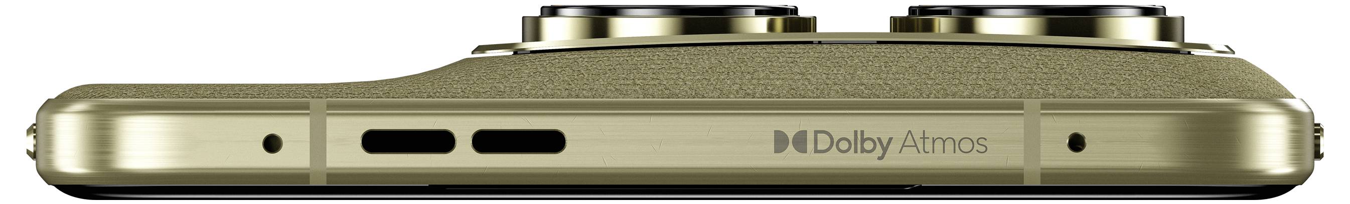 Gekippte Ansicht eines goldenen Smartphones, das ein Dual-Kamera-System und Dolby Atmos-Branding präsentiert und seine Audio- und Kamerafunktionen hervorhebt.