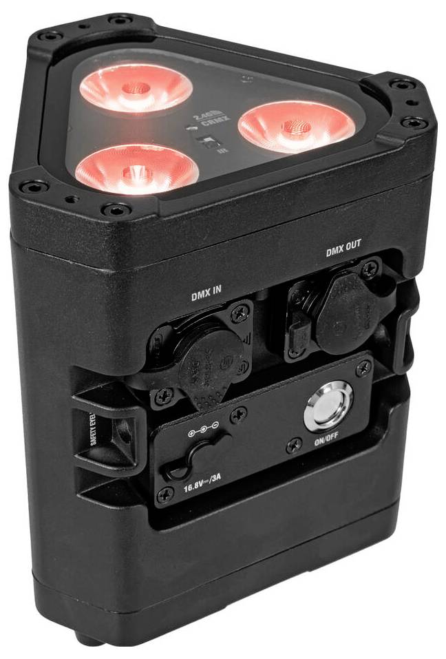 Schwarzes dreieckiges LED-Licht mit drei rot leuchtenden Glühbirnen, ausgestattet mit DMX-Ein-/Ausgängen und einem Netzschalter, verwendet für Bühnen- oder Veranstaltungsbeleuchtung.