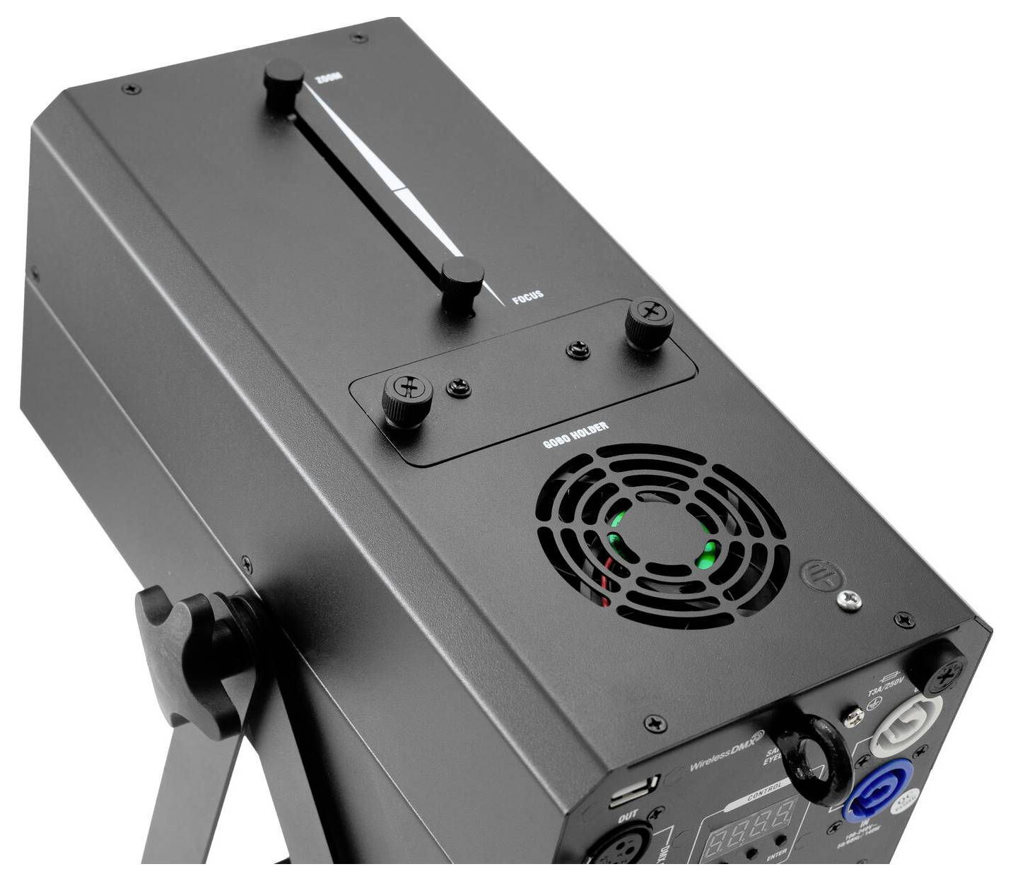 Ein schwarzes elektrisches Gerät mit Bedienschaltern oben, einem Lüftungsventilator und verschiedenen Ein- und Ausgängen an der Rückseite.