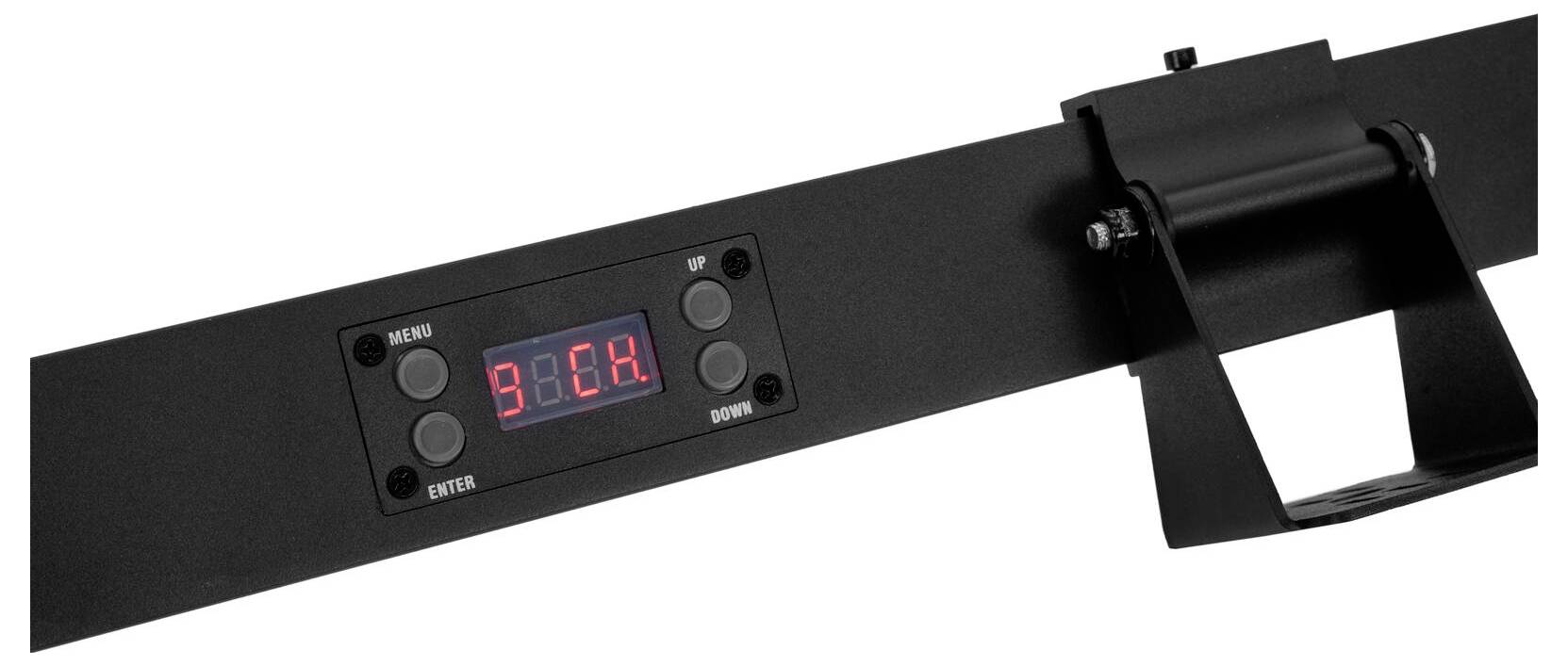 Eine Bedienblende an einer Bühnenbeleuchctungsanlage mit einem digitalen Display und Schaltflächen mit den Aufschriften „Menü