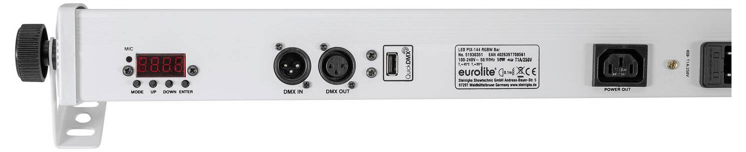 Rückseite eines Rack-montierten Audiogeräts mit verschiedenen Ein-/Ausgangsanschlüssen, einschließlich XLR-Steckverbinder für 