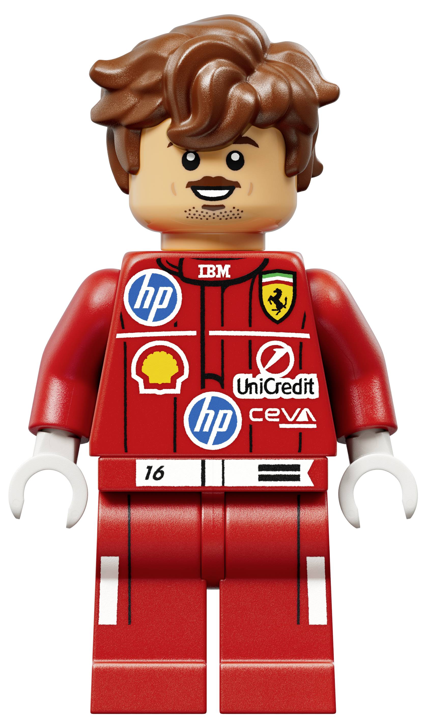 Eine LEGO-Minifigur in einem roten Rennanzug mit verschiedenen Sponsorenlogos, einschließlich eines Ferrari-Emblems, mit braunem Haar und lachendem Gesicht.