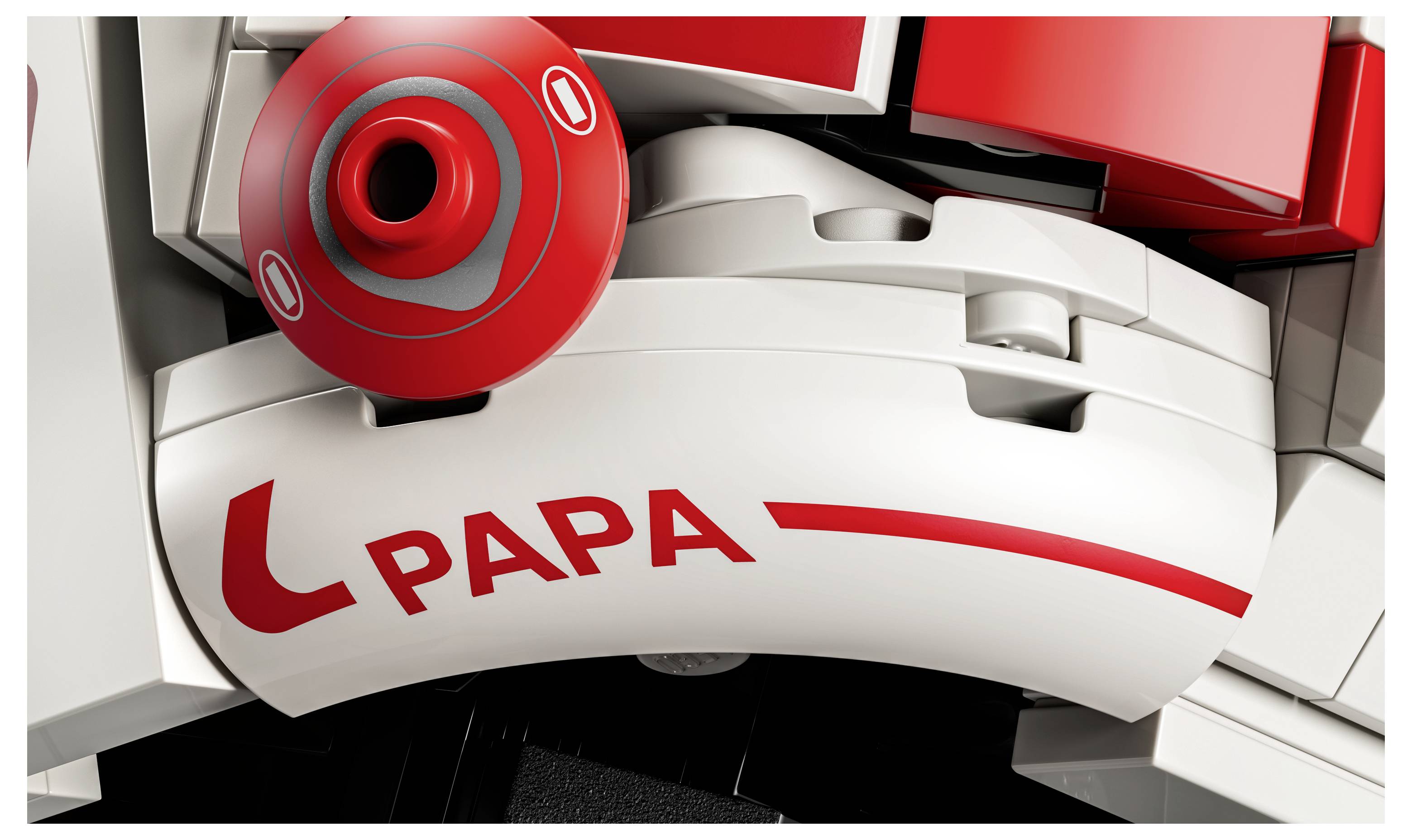 Eine Nahaufnahme eines weißen und roten kunststoffischen roboterartigen Spielzeugs mit dem Wort „PAPA