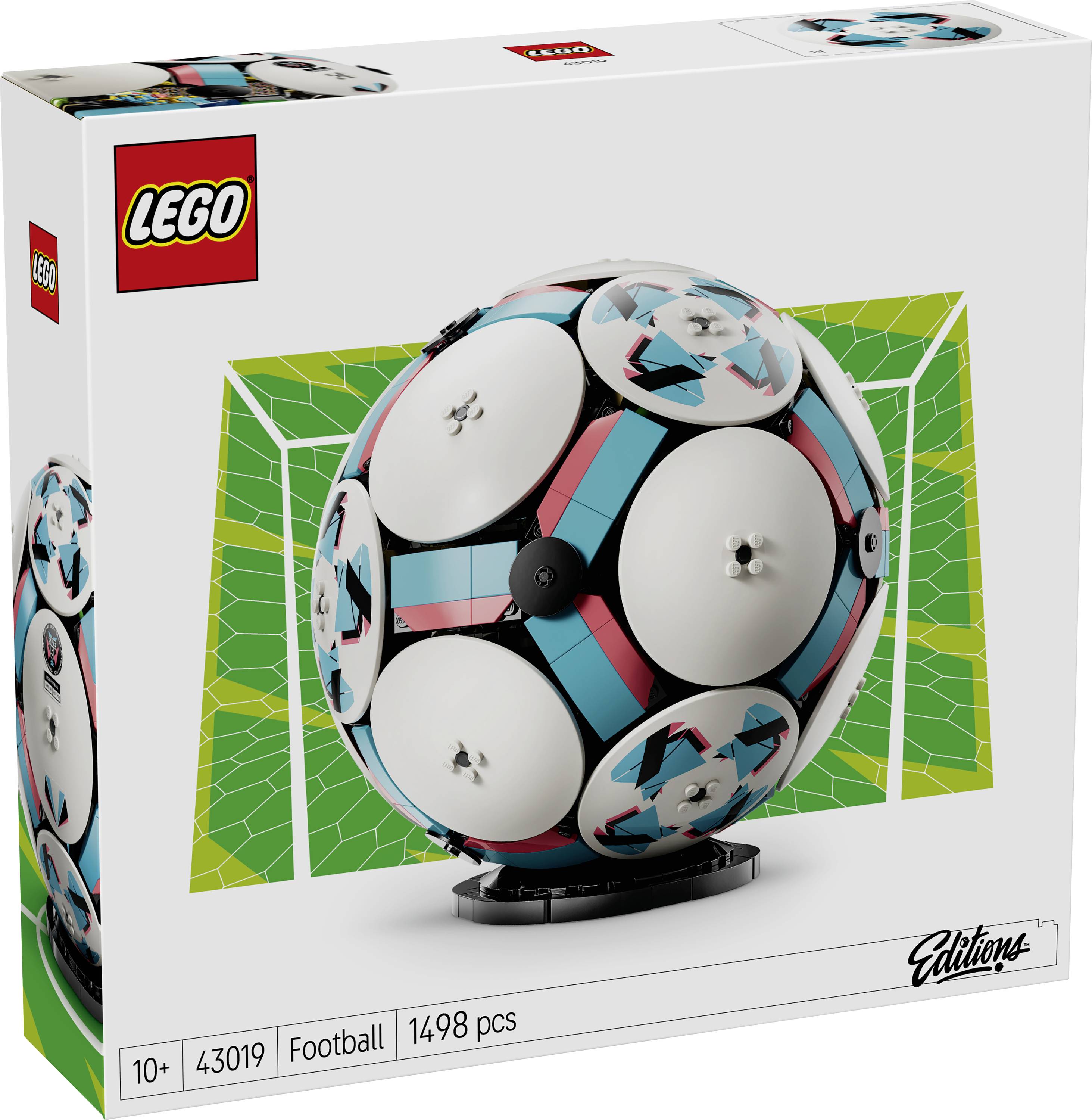 LEGO-Kastenschachtel mit einem großen, farbenfrohen, kugelförmigen Modell, das einem aus LEGO-Steinen gefertigten Fußball ähnelt, mit Setdetails: '10+, 43019, Fußball, 1498 Teile'.