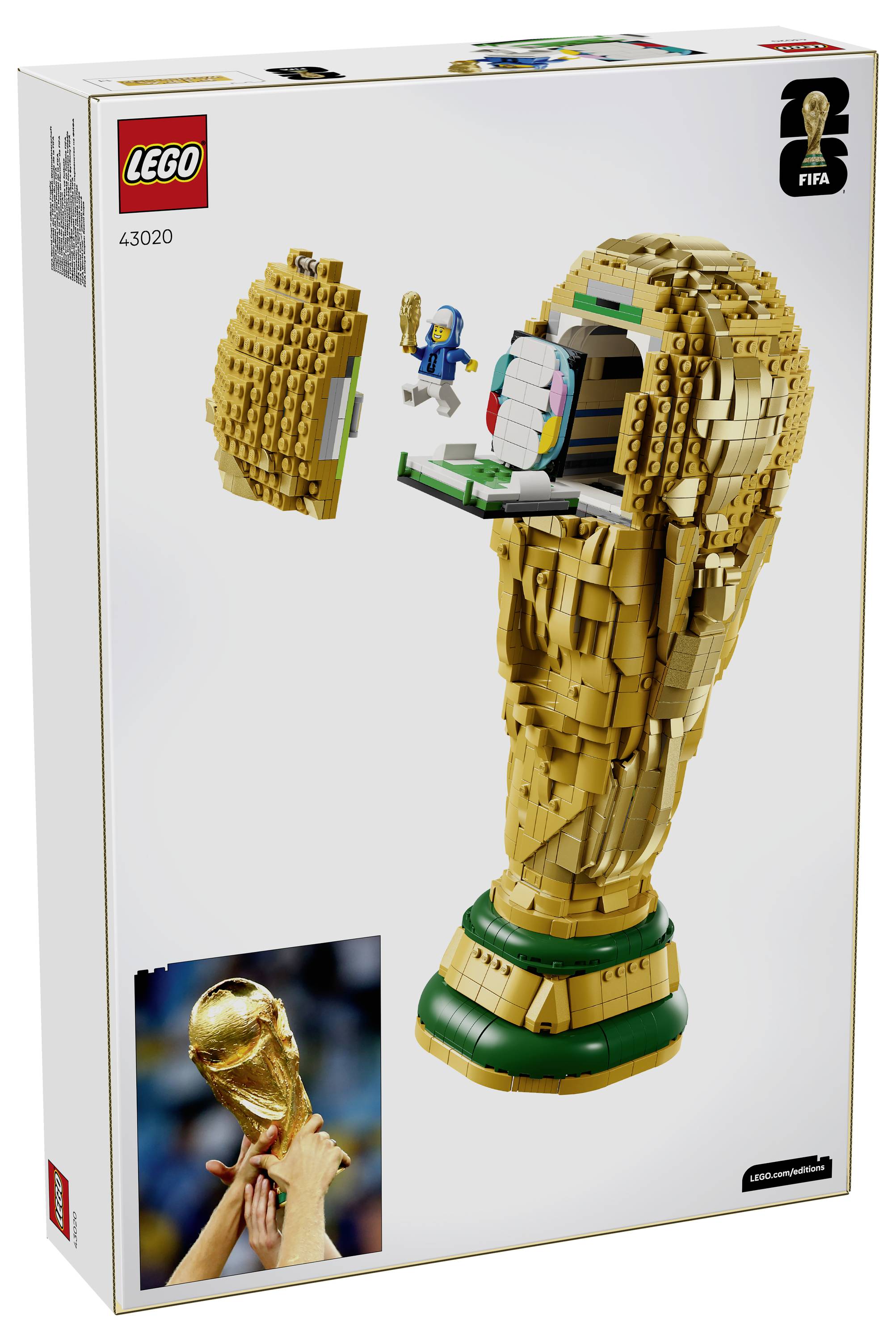 LEGO-Set mit einem Modell der FIFA-Weltpokal-Trophäe, wobei die Trophäe aufzuklappen ist und ein Mini-Fußballfeld im Inneren offenbart.