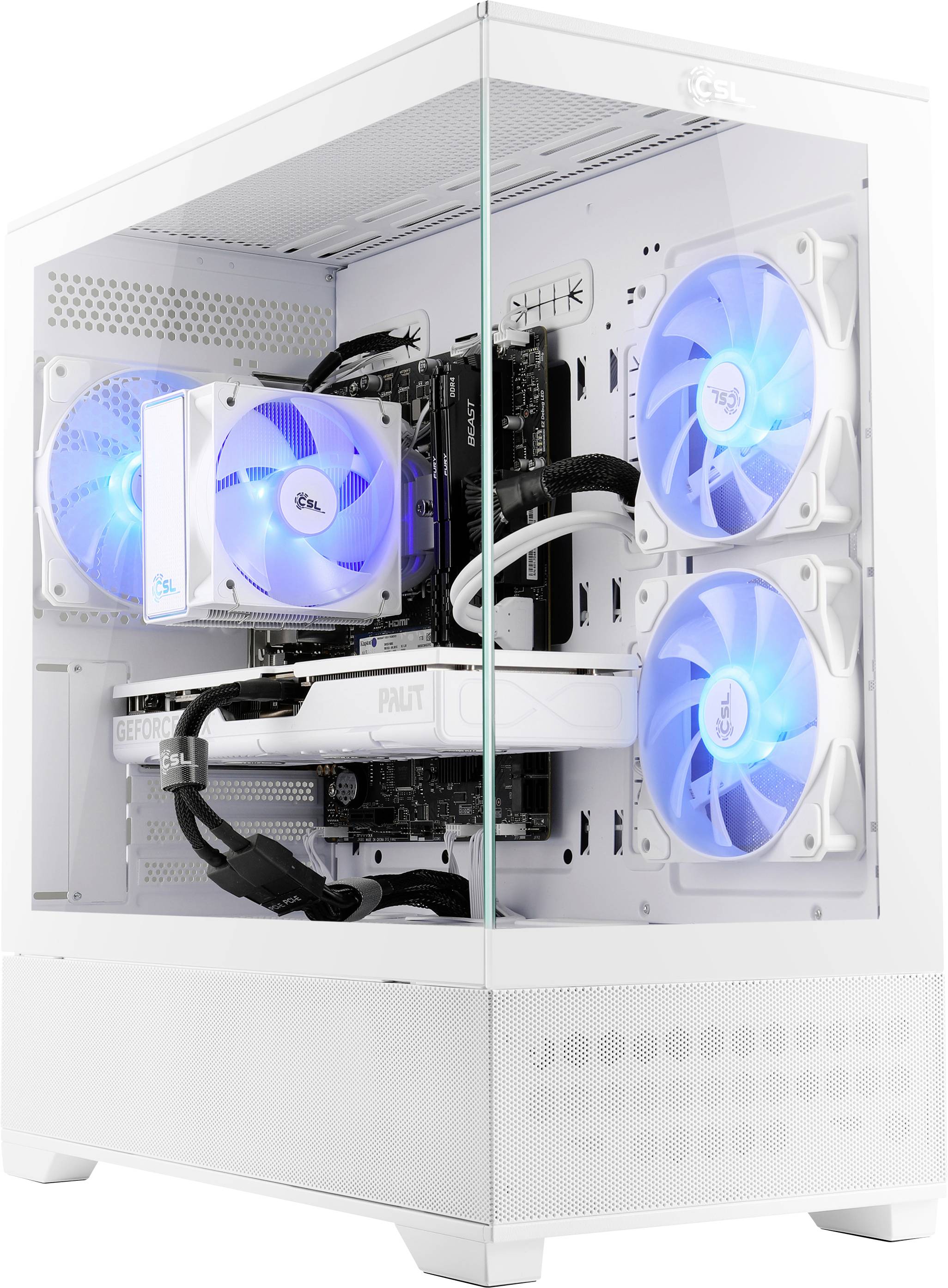 Weißer Gaming-PC-Turm mit transparenter Seitenscheibe, der blau beleuchtete Kühlventilatoren zeigt, eine Grafikkarte mit der Bezeichnung „GeForce