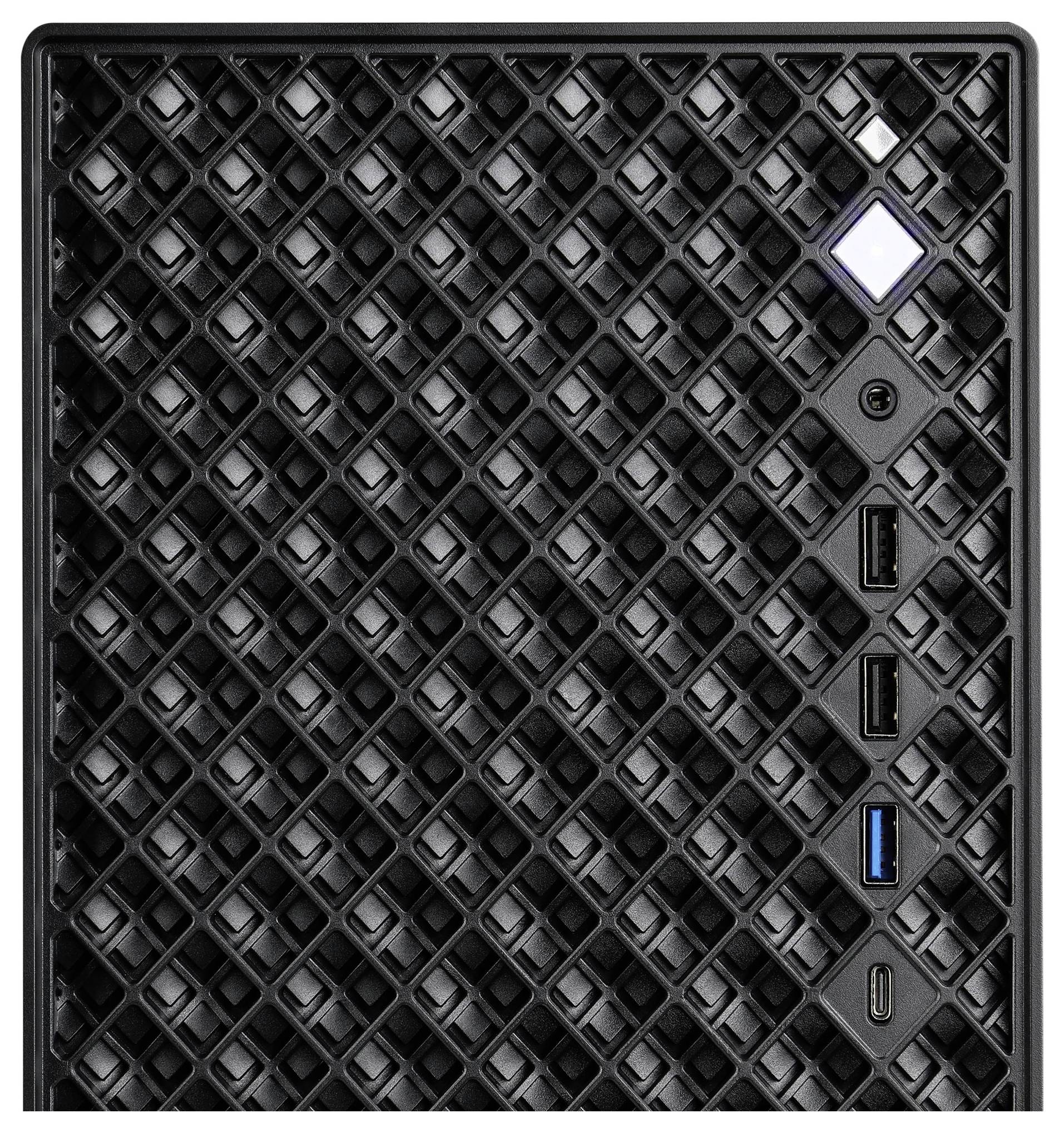 Eine schwarze Computer-Frontblende mit diamantgemustertem Lüftungsgitter, Stromschalter, Audiobuchse, zwei USB-Anschlüsse, ein USB-3.0-Anschluss und ein USB-C-Anschluss.