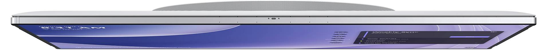 MacBook Air, geschlossen, zeigt seine elegante silberne Kante im Profil und einen Teil eines violetten Bildes auf dem Bildschirm.