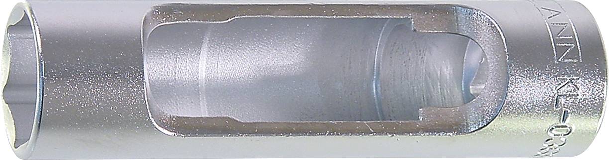 Eine silberne zylindrische Steckdose mit seitlichen Ausschnitten zum Entfernen von Zündkerzen.