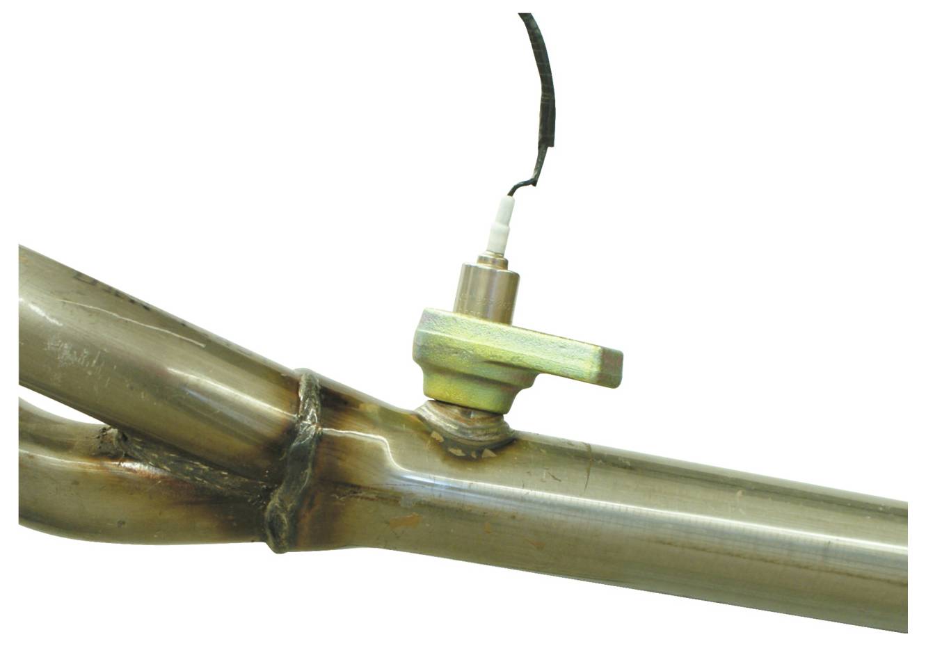 Fräserbit schneidet eine abgerundete Kante in Holz; Pfeile zeigen Maße an: R (Radius), T (Tiefe), NL (Halslänge).