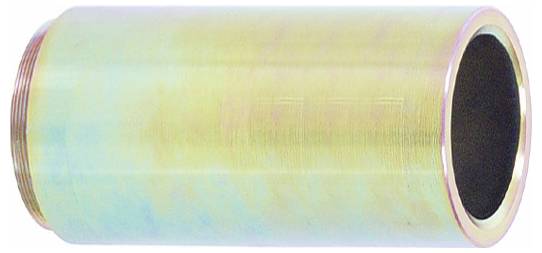 Eine Person nutzt einen Festool RTS 400 REQ Elektroschleiffer auf einer Holzoberfläche und konzentriert sich auf das Glätten von Kanten in einem teilweise fertiggestellten Raum.