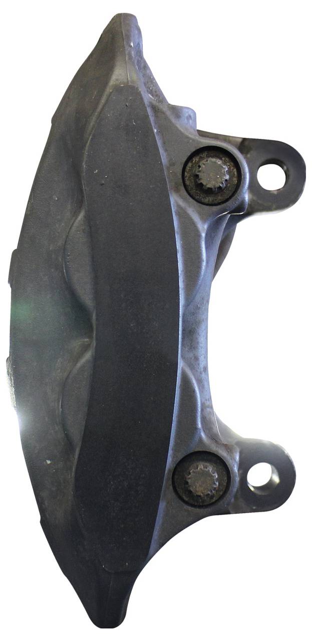 Ein Nahaufnahmebild einer schwarzen Bremsschelle, das detaillierte Rillen und Schraubenverbindungen auf ihrer Oberfläche zeigt.