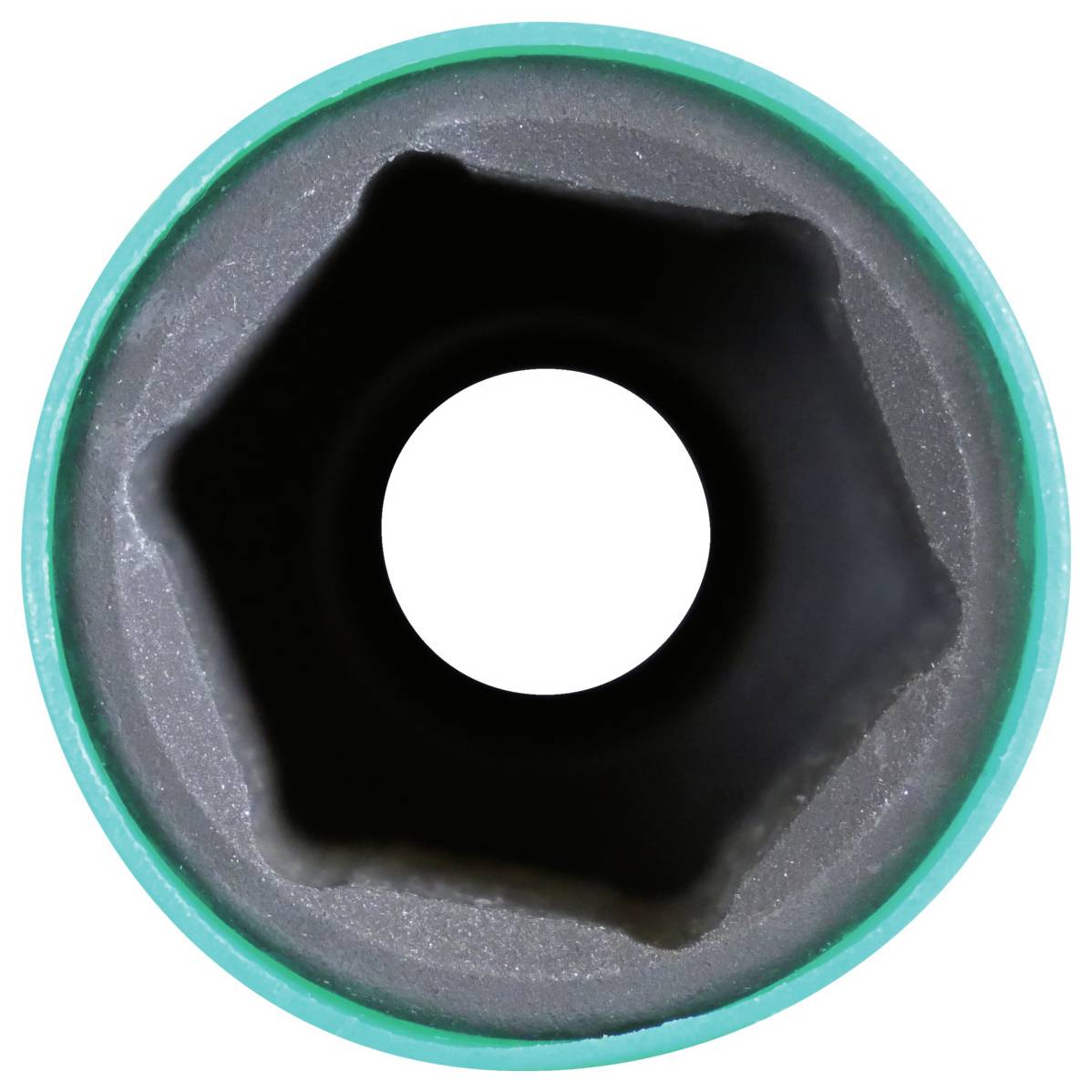 Eine Nahaufnahme einer abgenutzten Autofelge, die Korrosion an den Schraubenlöchern und eine staubige Oberfläche zeigt, wodurch Verschleißerscheinungen deutlich werden.