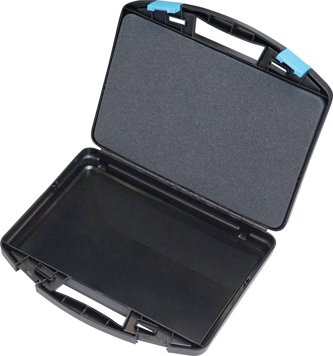 Ein offener schwarzer Kunststoffkoffer mit blauen Verschlüssen und leerem Inneren, vor weißem Hintergrund gestellt.
