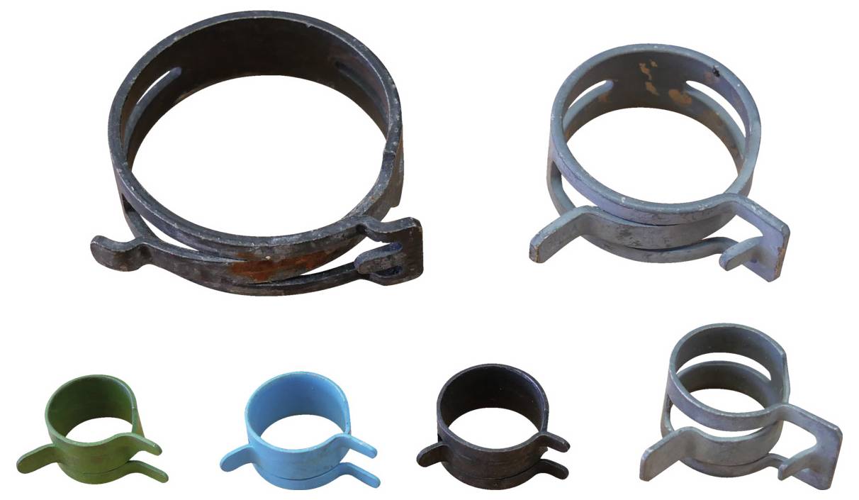 Zwei Reihen von Schlauchschellen in verschiedenen Größen und Farben, einschließlich Grün-, Blau- und metallischen Tönen, verwendet zum Befestigen von Schläuchen an Ort und Stelle.