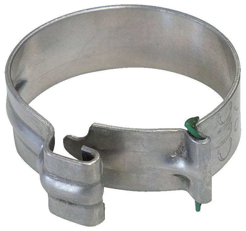 Eine Person verwendet ein Werkzeug, um ein Beschlag auf einem Automotor-Teil zu installieren, was ein Wartungs- oder Reparaturverfahren demonstriert.