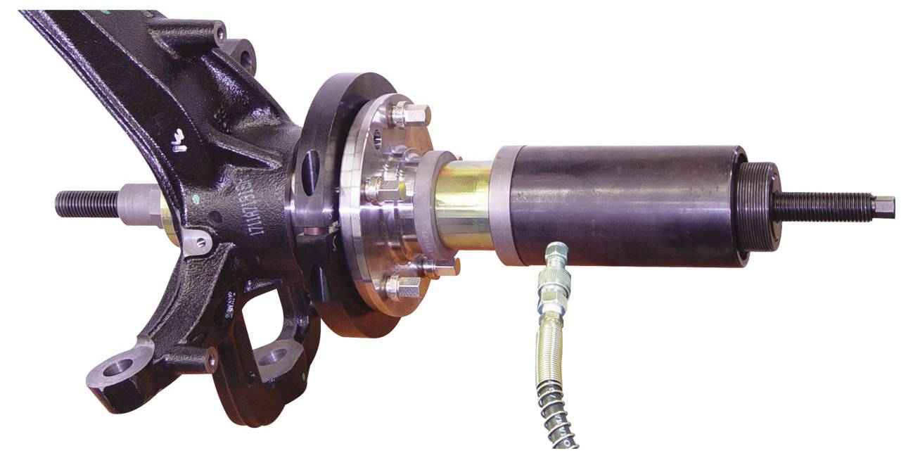 'Fixierungslose CMM-Arm'-Baugruppe zur dimensionalen Messung in Fahrzeugsuspensionssystemen, die Befestigungs- und Messkomponenten veranschaulicht.