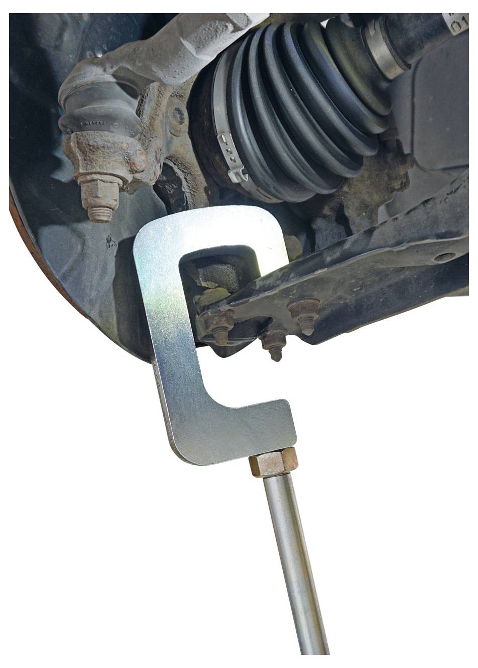 Ein C-Klemm-Werkzeug komprimiert eine Suspensionsfeder eines Autos für sichere Entfernung oder Installation und zeigt seine Position und Funktion.