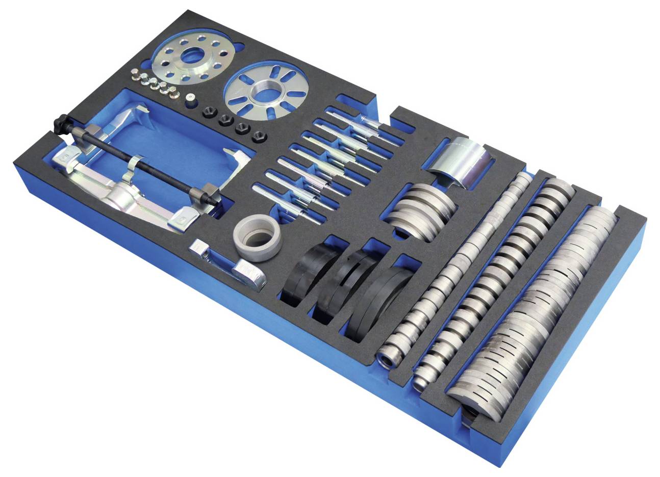 Ein blaues Werkzeugtablett mit organisierten Autowerkzeugen, wie Distanzstücken, Stangen und Rädern, ordentlich angeordnet für einfachen Zugriff.