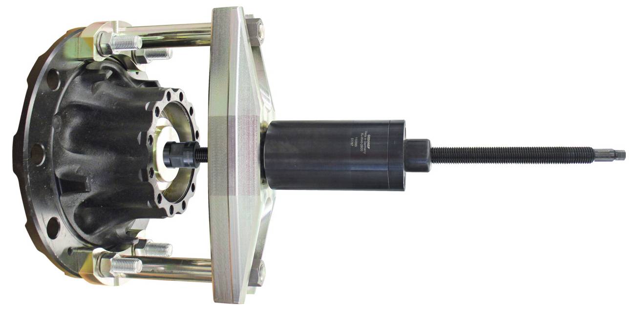 Ein mechanisches Nabenabzieher-Werkzeug mit einer schwarzen zentralen Stange und Stahlkomponenten, das zum Entfernen von Radnaben in Kraftfahrzeuganwendungen verwendet wird.