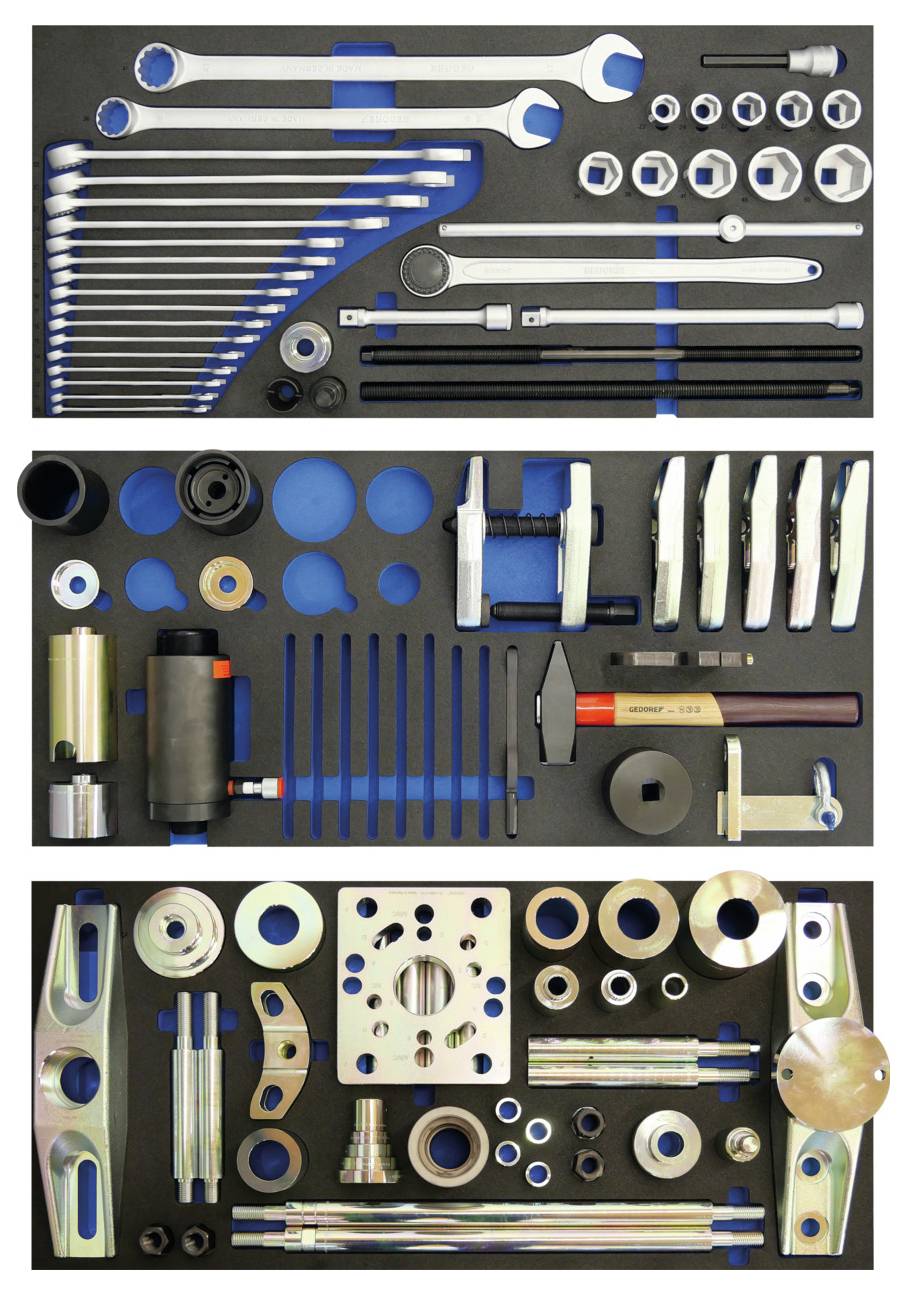 Ein Satz von blauen und grauen Schraubendrehern in verschiedenen Größen ordentlich in einem Schaumstoff-Tablett angeordnet.