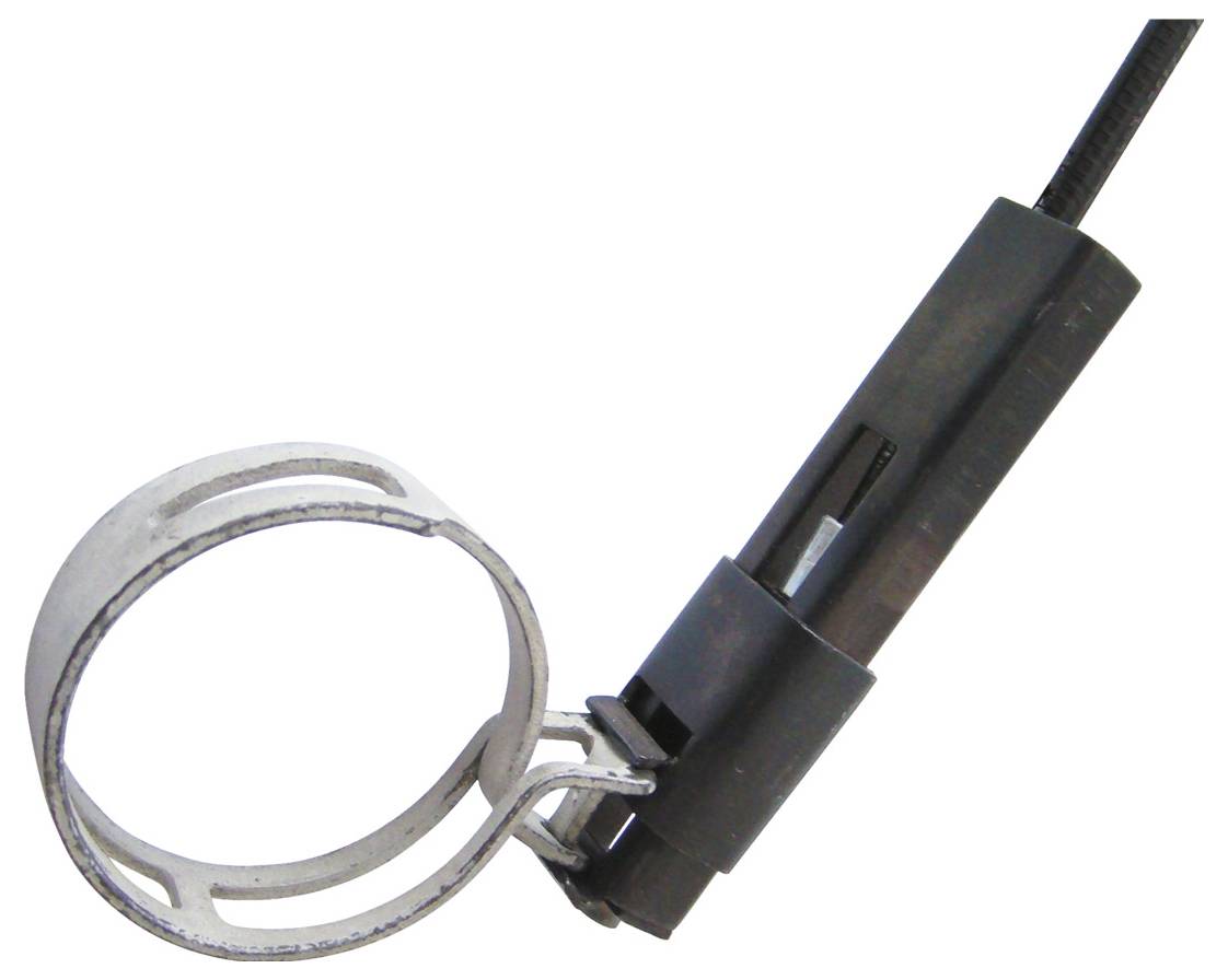 Metallrohr-Schneidewerkzeug-Set mit vier verschiedenen Komponenten: ein rundes Schneidewerkzeug, ein Rohrgriff, eine Halterung und ein kleiner metallischer Clip.