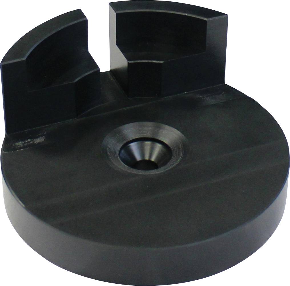 Ein schwarzes Metallobjekt mit einer halbkreisförmigen Form, das ein zentrales kreisförmiges Loch und zwei vertikale Ausschnitte oben aufweist. Zweck unbekannt.