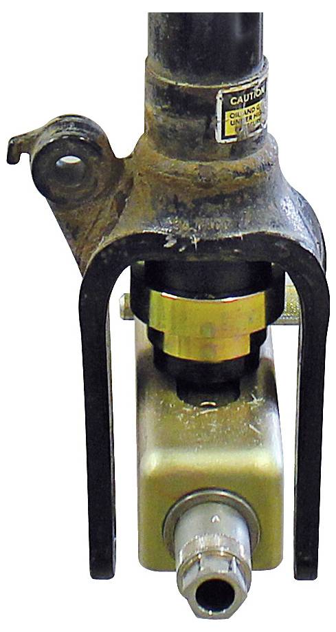 Ein Hydraulikzylinder mit angebrachter U-Klammer und Bolzen, verwendet um Kraft oder Bewegung in mechanischen Prozessen auszuüben.