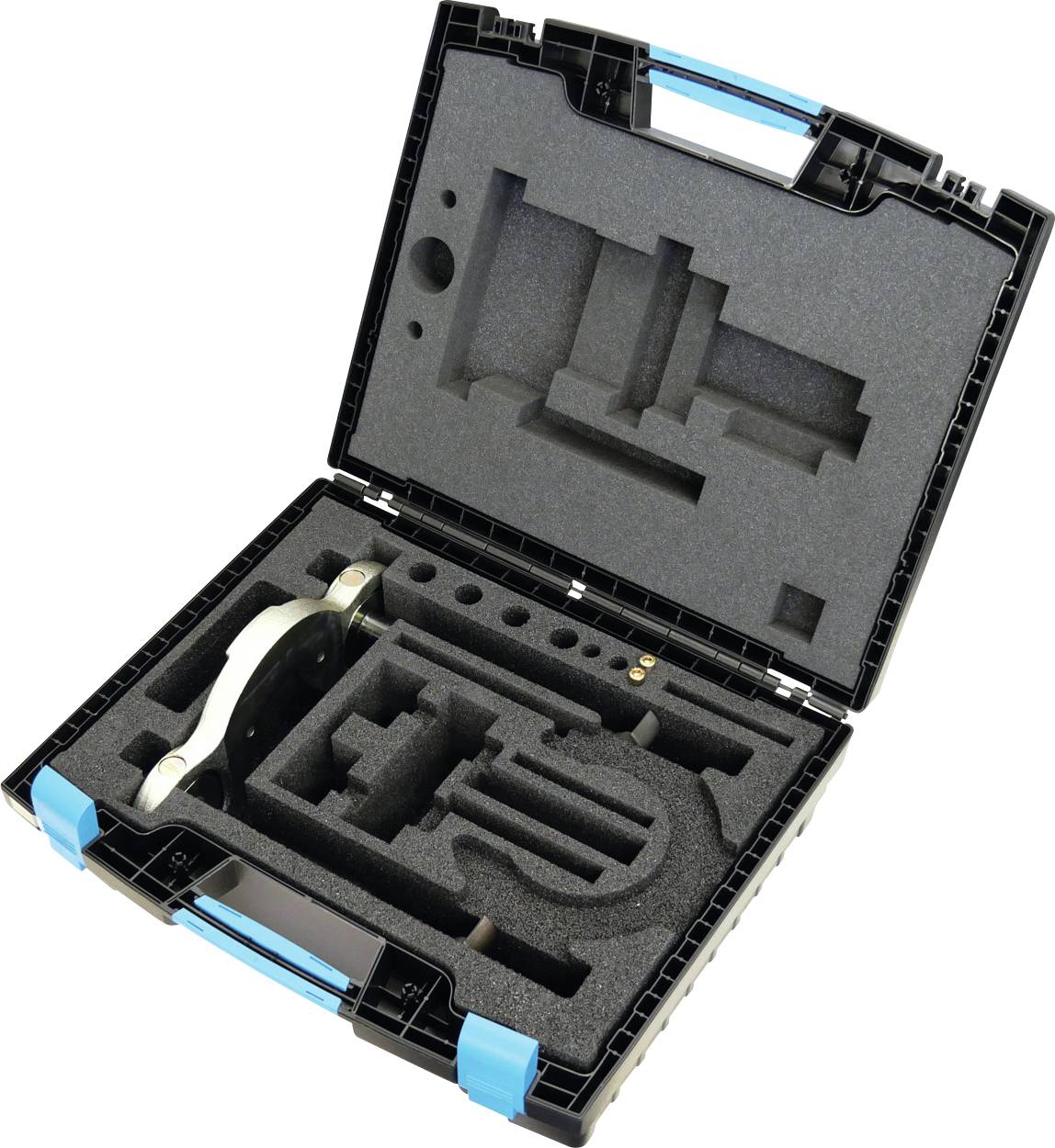 Ein schwarzer Transportkoffer mit blauen Griffen, offen zur Anzeige von maßgefertigten Schaumstoff-Fächern für Werkzeuge und Ausrüstung, der eine organisierte Lagerlösung präsentiert.
