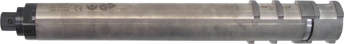 Ein zylindrisches Metallschalldämpfer mit Rillen und Markierungen, das zur Lärmreduktion von Feuerwaffen verwendet wird, auf einem einfachen weißen Hintergrund.