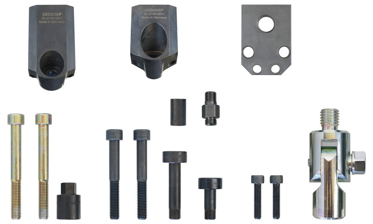 Verschiedene metallische Industrieteile, darunter Bolzen, Verbindungsstücke und Montageklammern, ordentlich angeordnet.