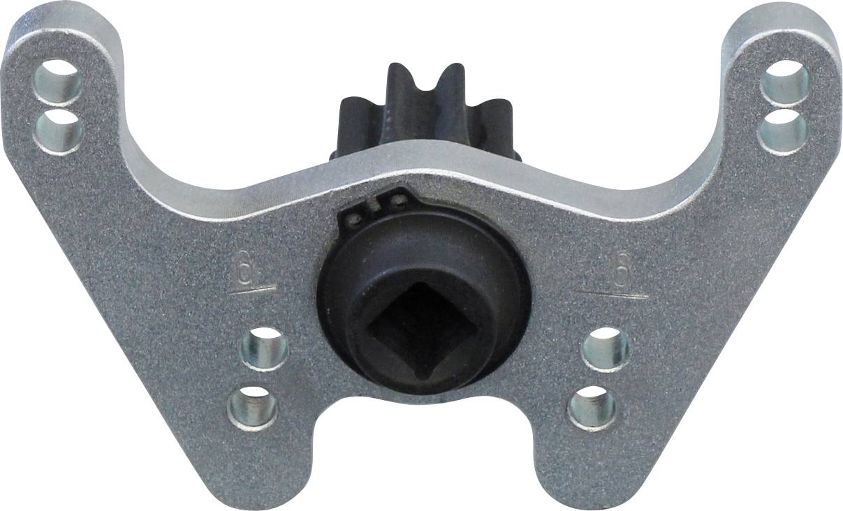 Eine Metallmontageklammer mit vier Löchern auf jeder Seite, die ein zentrales schwarzes Zahnradkomponent aufweist.