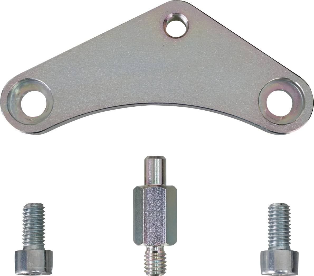 Ein Metallbügel mit drei Löchern neben zwei Bolzen und einem Montagestück, das zum Befestigen oder Verbinden von Komponenten verwendet wird.