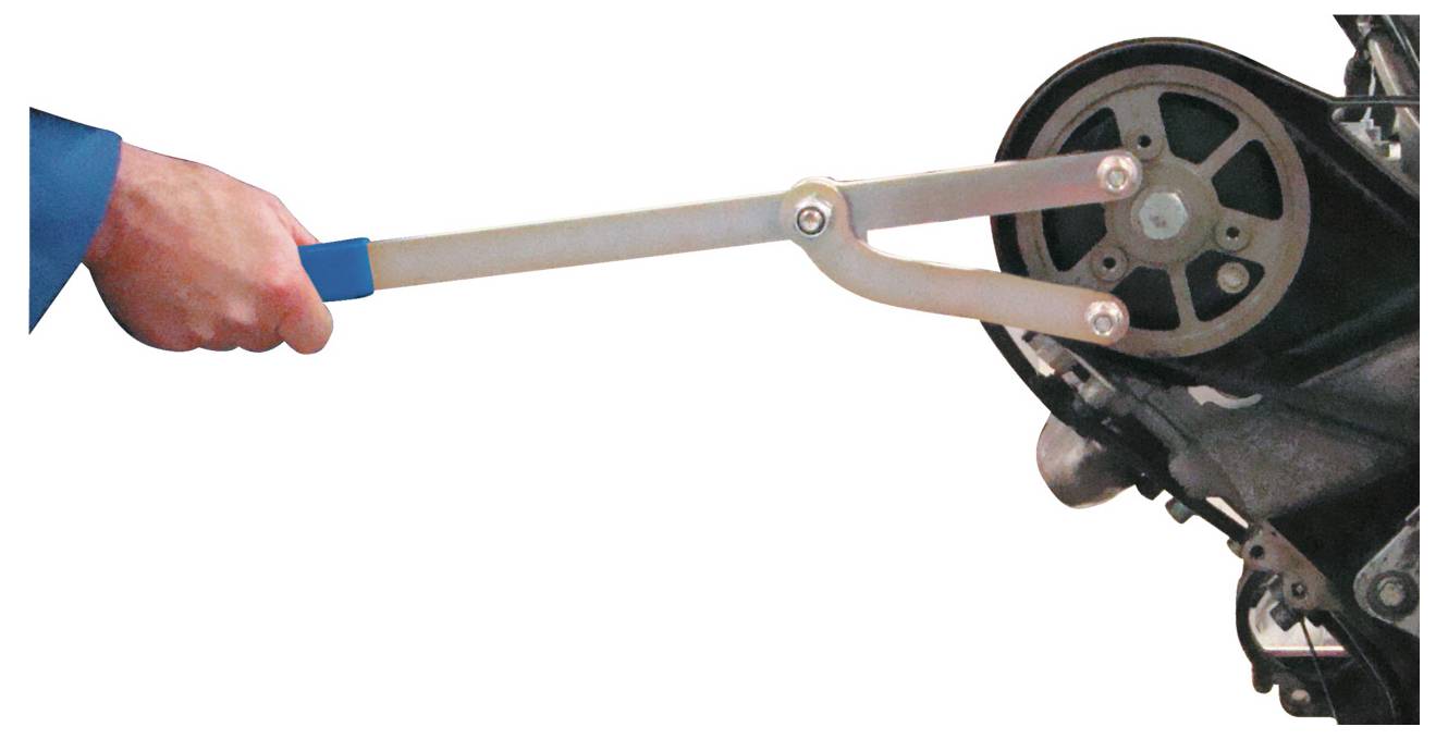 Eine Hand, die ein spezialisiertes Werkzeug verwendet, um eine Riemenscheibe an einer Maschine einzustellen, wobei mechanische Wartungs- oder Reparaturarbeiten hervorgehoben werden.