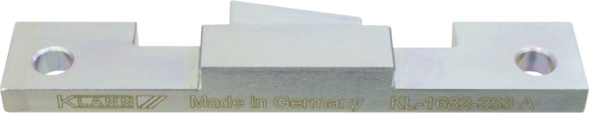 Eine Metallkomponente mit der eingravierter Aufschrift „KLAEGER Made in Germany KL-1668-233 A