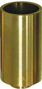 Eine glänzende Messingmuffe oder ein Messingzylinder, vertikal orientiert, mit einer glatten, reflektierenden Oberfläche.