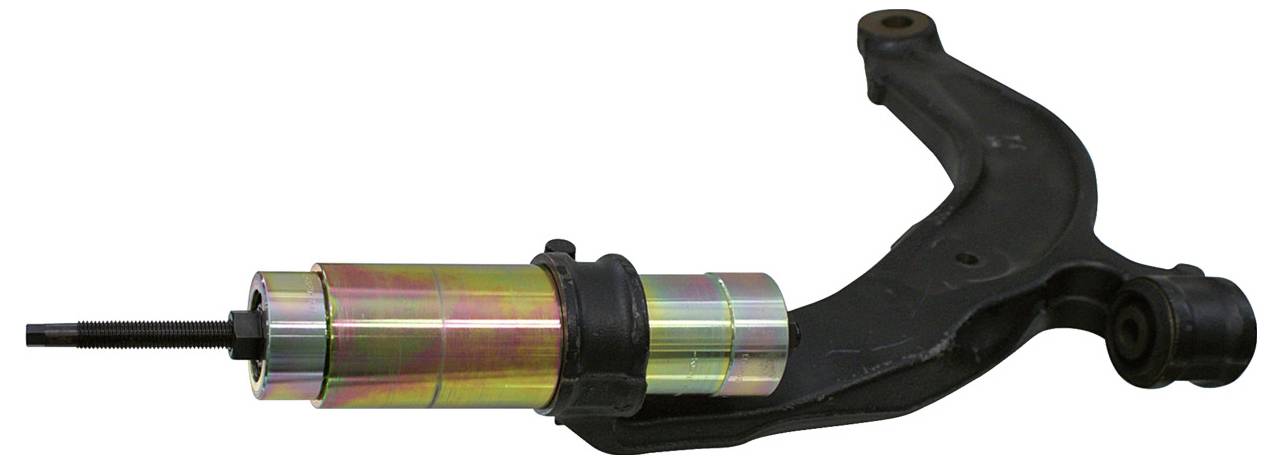 Kugelgelenkadapter auf einem Lenker montiert, verwendet in Fahrzeugaufhängungssystemen.