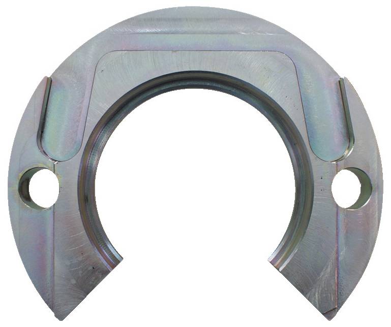 Ein kreisförmiger Metallhaltering mit zwei Löchern und einer offenen Stelle am unteren Ende.