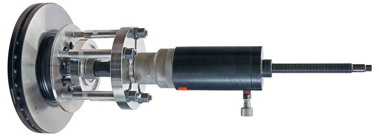 Ein Metallflanschspreizwerkzeug mit mehreren Bolzen, das zur sicheren und gleichmäßigen Trennung von Flanschen in industriellen Rohrleitungssystemen verwendet wird.